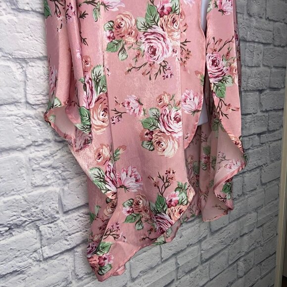 Haptics Pink Satin Floral Oversized Kimono size Small - Picture 3 of 9